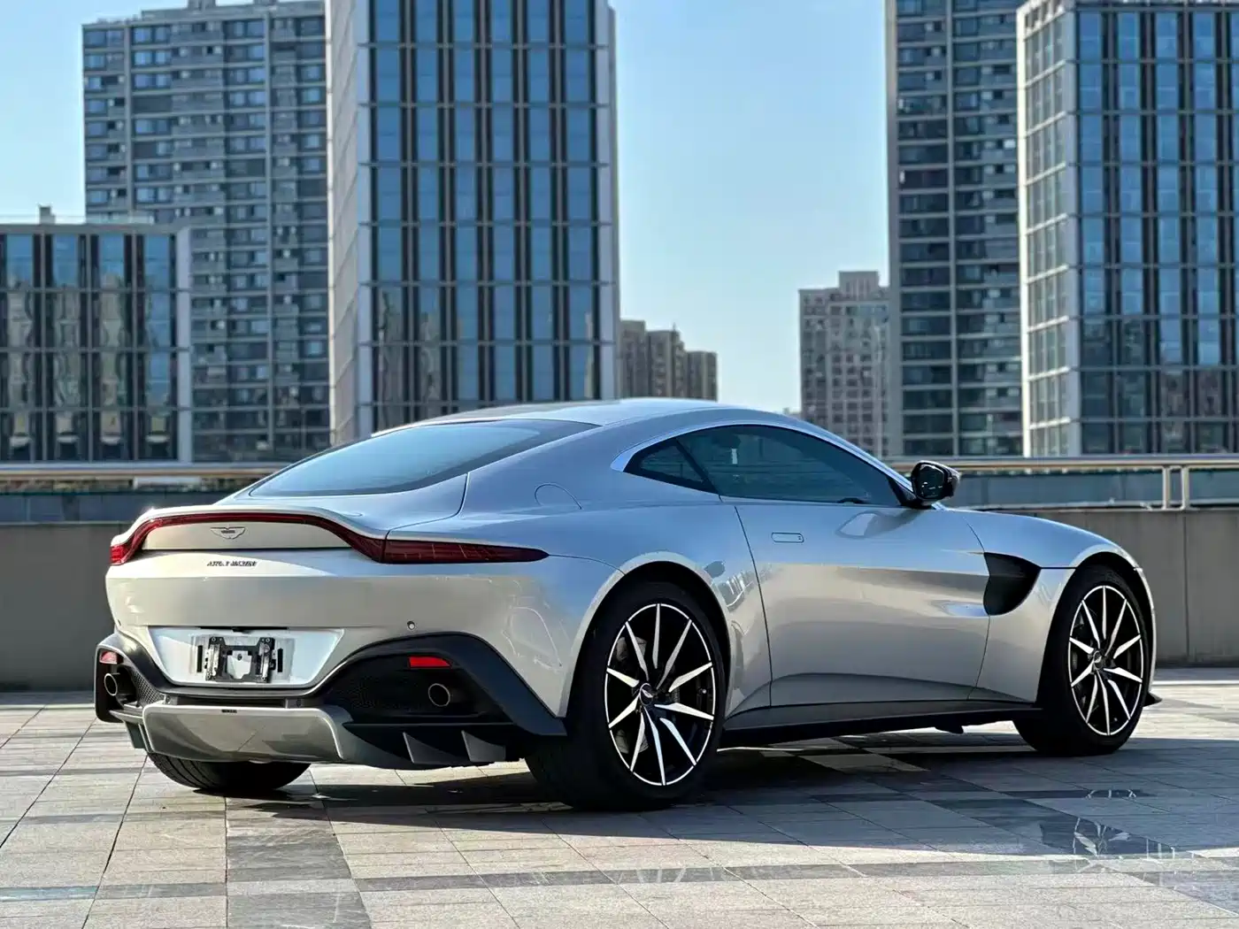 Aston Martin V8 Vantage 2021 2018 4.0T V8 Coupe