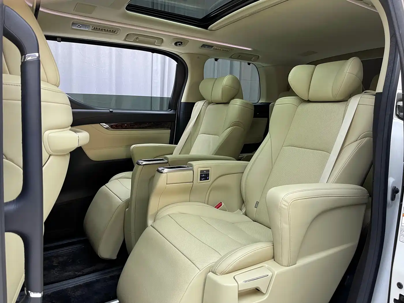 Toyota Alphard 2018 Facelift 3.5L Luxury Edition фото 7