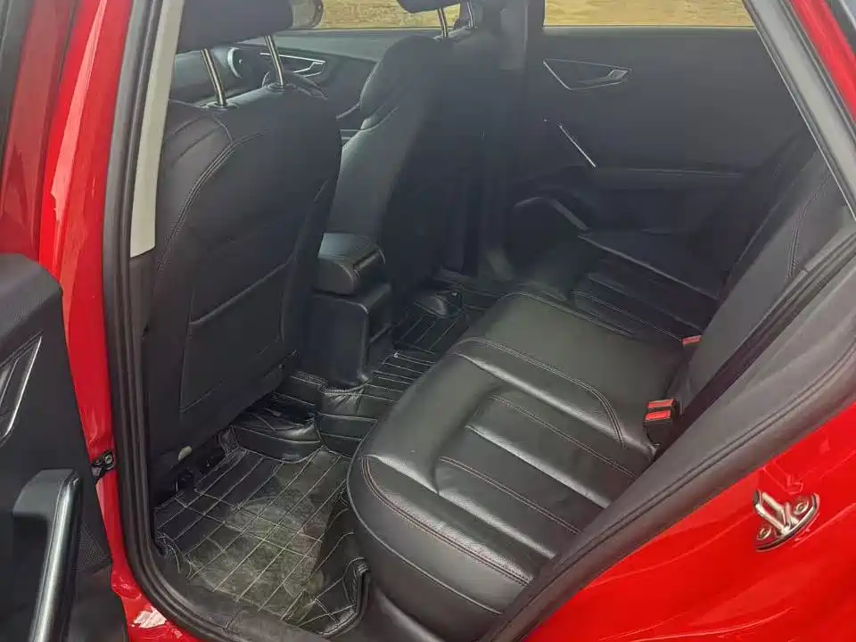 Photo 5 - Audi Q2L