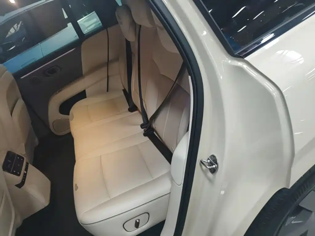Li Auto i6 2025 2025 2WD Base Model