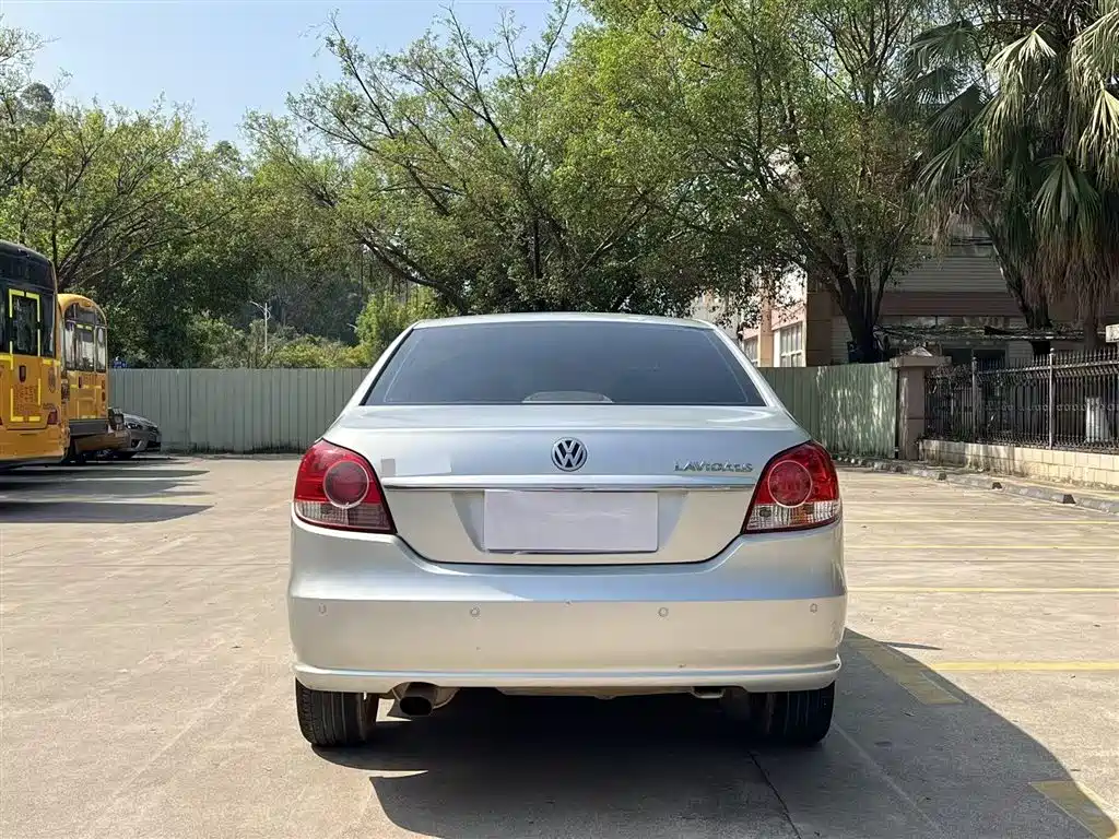 Volkswagen Lavida 2008 1.6L Automatic Elegance Edition фото 8