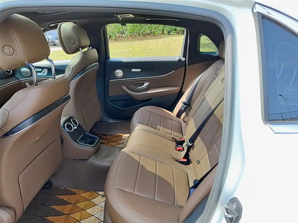 Mercedes-Benz E-Class 2021 E 300 L Sport Fashion фото 8