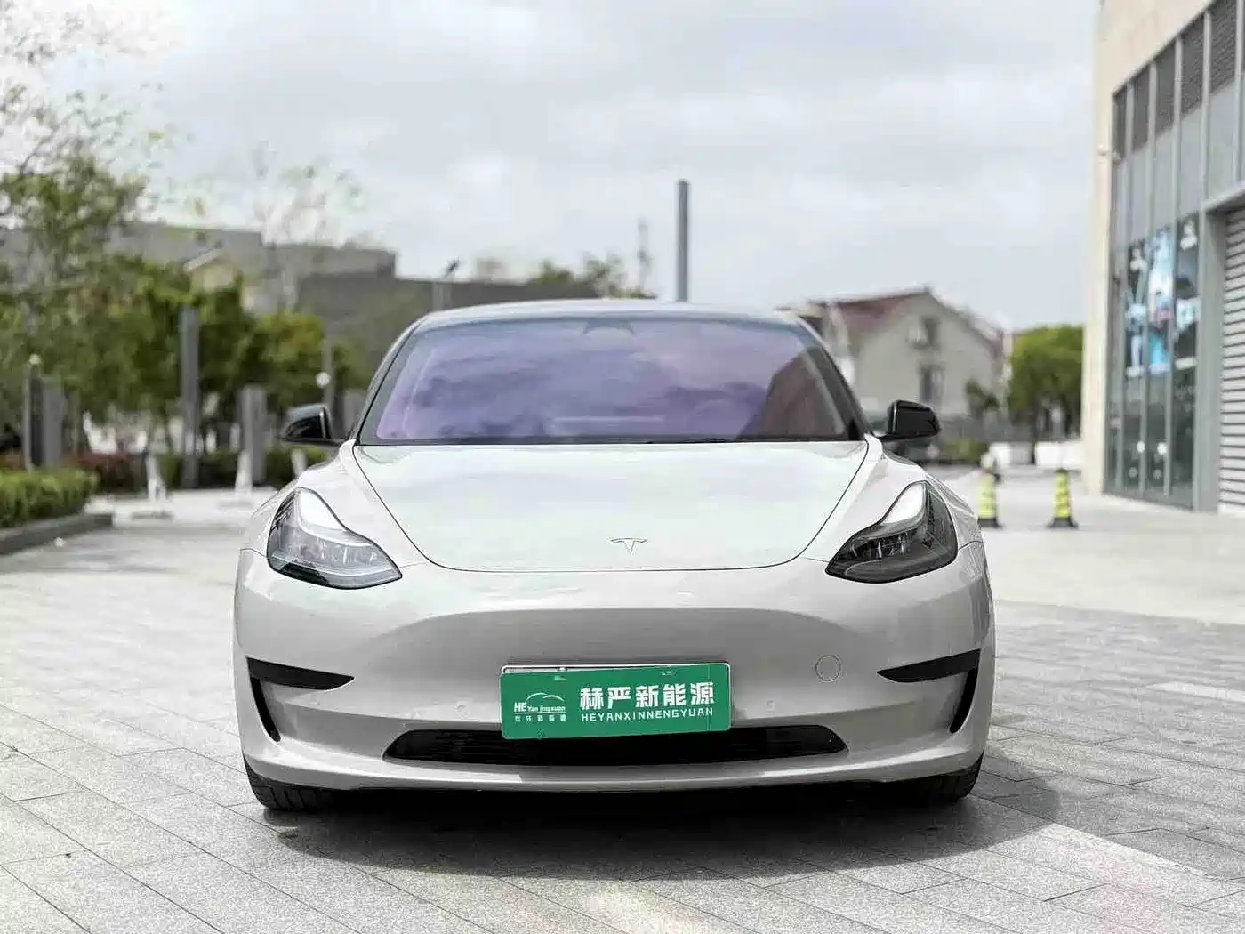 TESLA MODEL 3