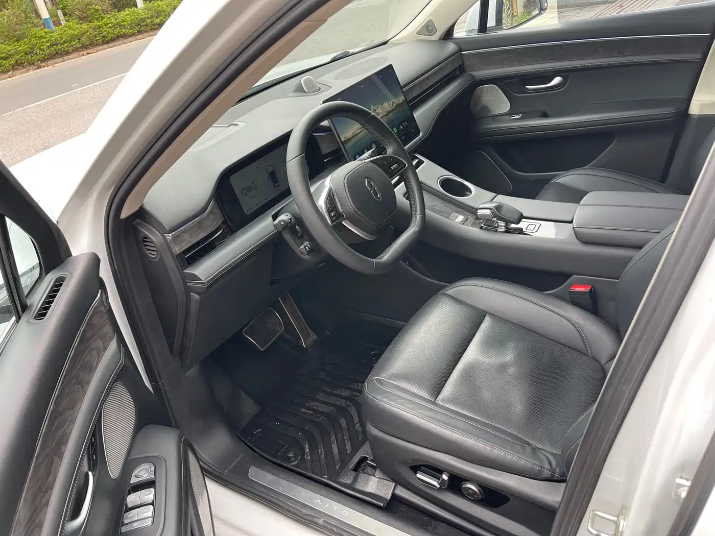 AITO Wenjie AITO M5 2022 Extended Range AWD Performance Edition фото 4
