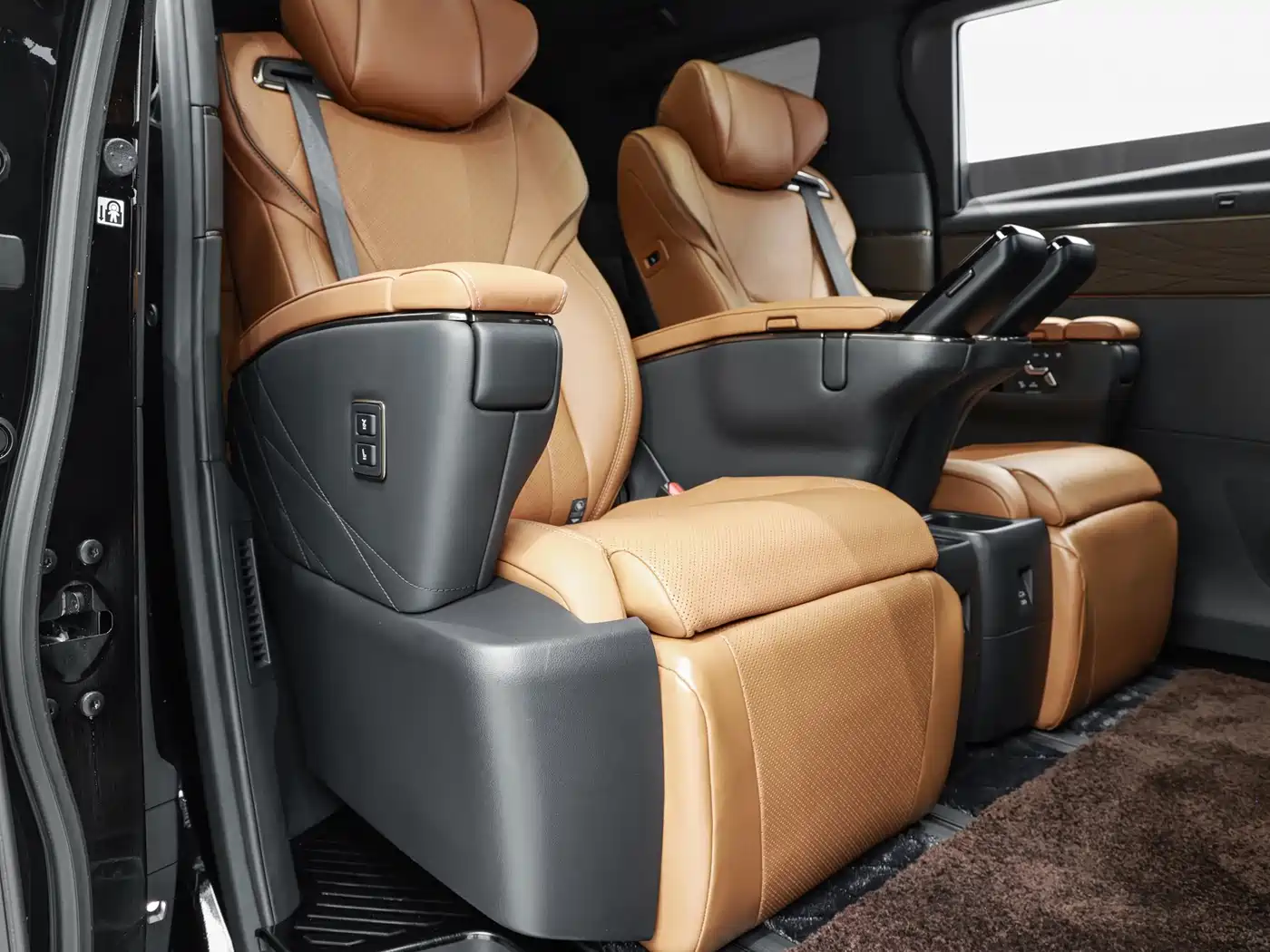 Toyota Vellfire 2024 Crown Hybrid 2.5L Executive Premium Edition фото 21