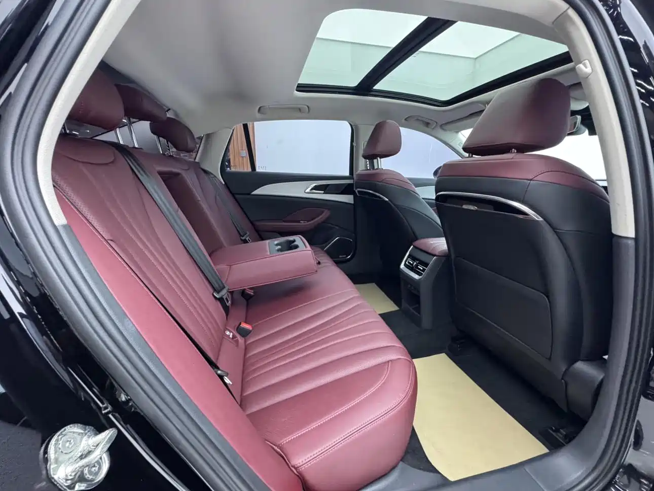 Hongqi H5 2025 1.5T DCT Flag Rhythm 500,000 Units Memorial Edition фото 11