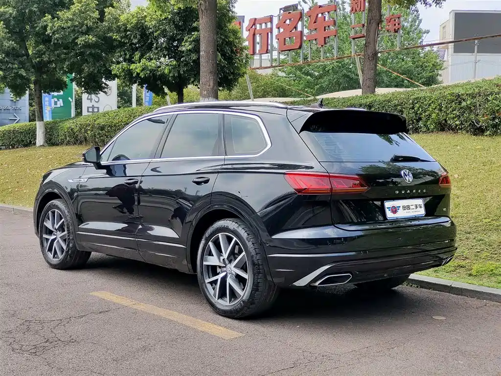 VOLKSWAGEN TOUAREG