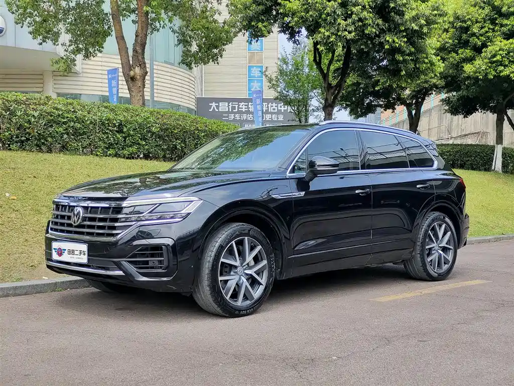 VOLKSWAGEN TOUAREG