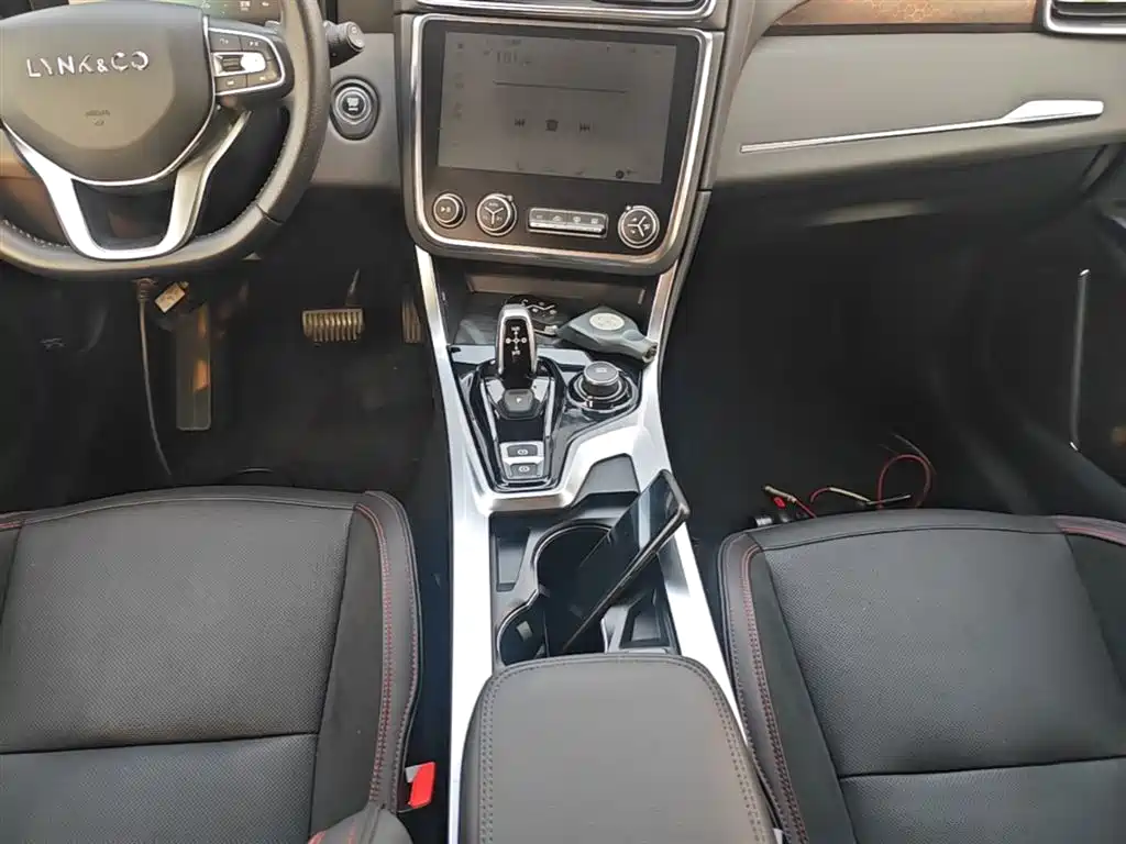 Lynk & Co 01 2017 2.0T AWD Pro фото 14