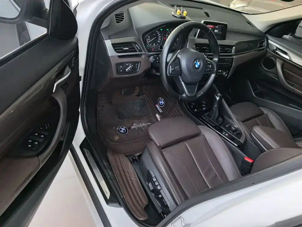 BMW X1 2018 sDrive18Li Premium Model фото 16