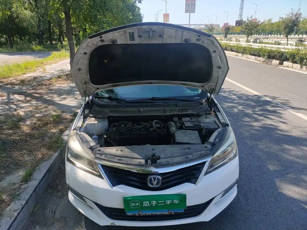 Фото 21 - Changan Yuexiang V7