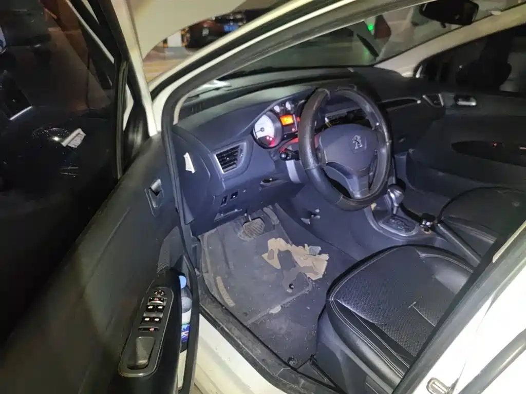 Peugeot 308 2014 Model Joy Edition Classic 1.6L Automatic Superior Style фото 13