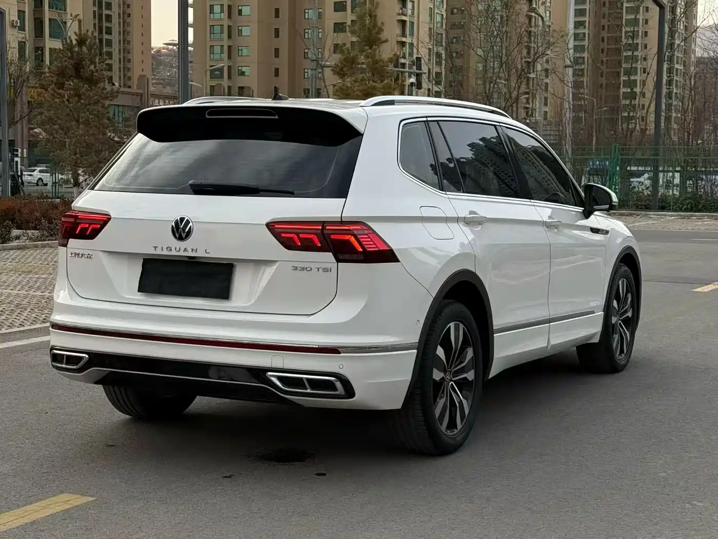 Volkswagen Tiguan L 2022 330TSI Auto 2WD R-Line Premium Edition фото 4