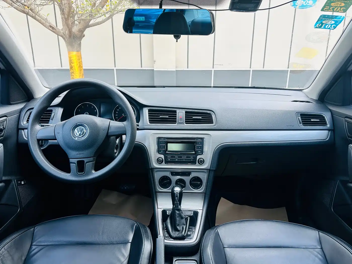 Volkswagen Lavida 2013 Facelift Classic 1.6L Automatic Comfort фото 18