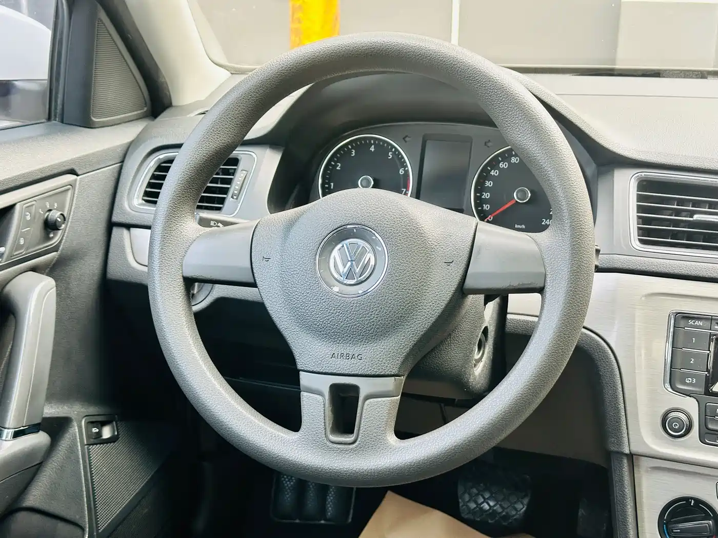 Volkswagen Lavida 2013 Facelift Classic 1.6L Automatic Comfort фото 19