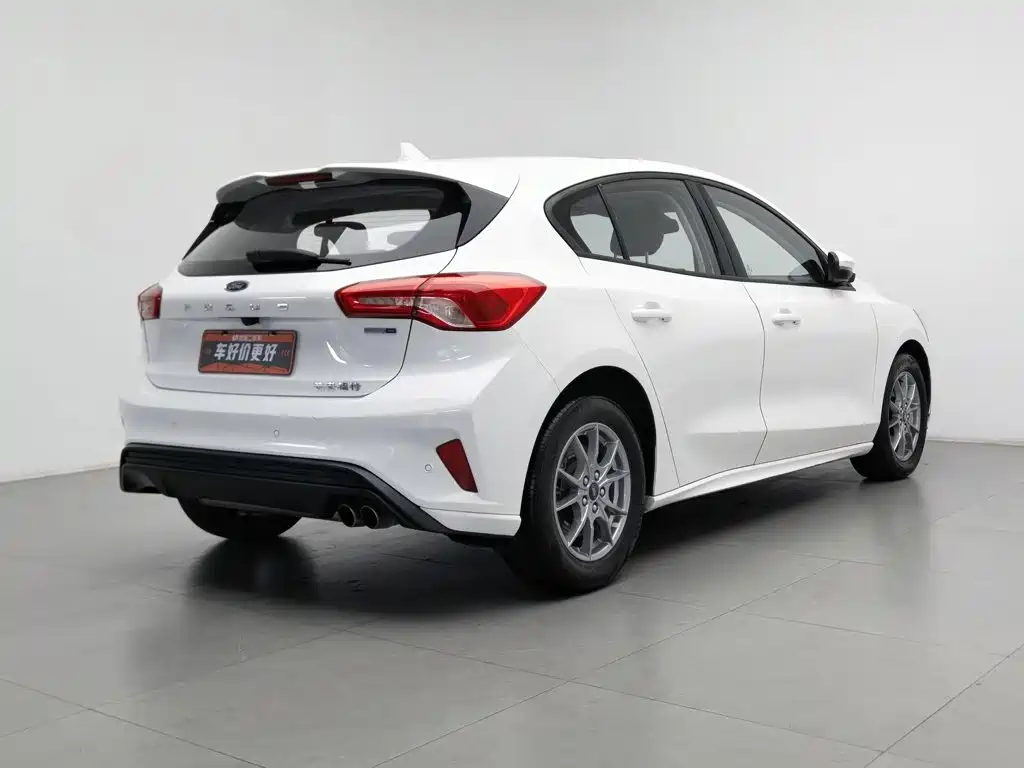 Фото 2 - Ford Focus