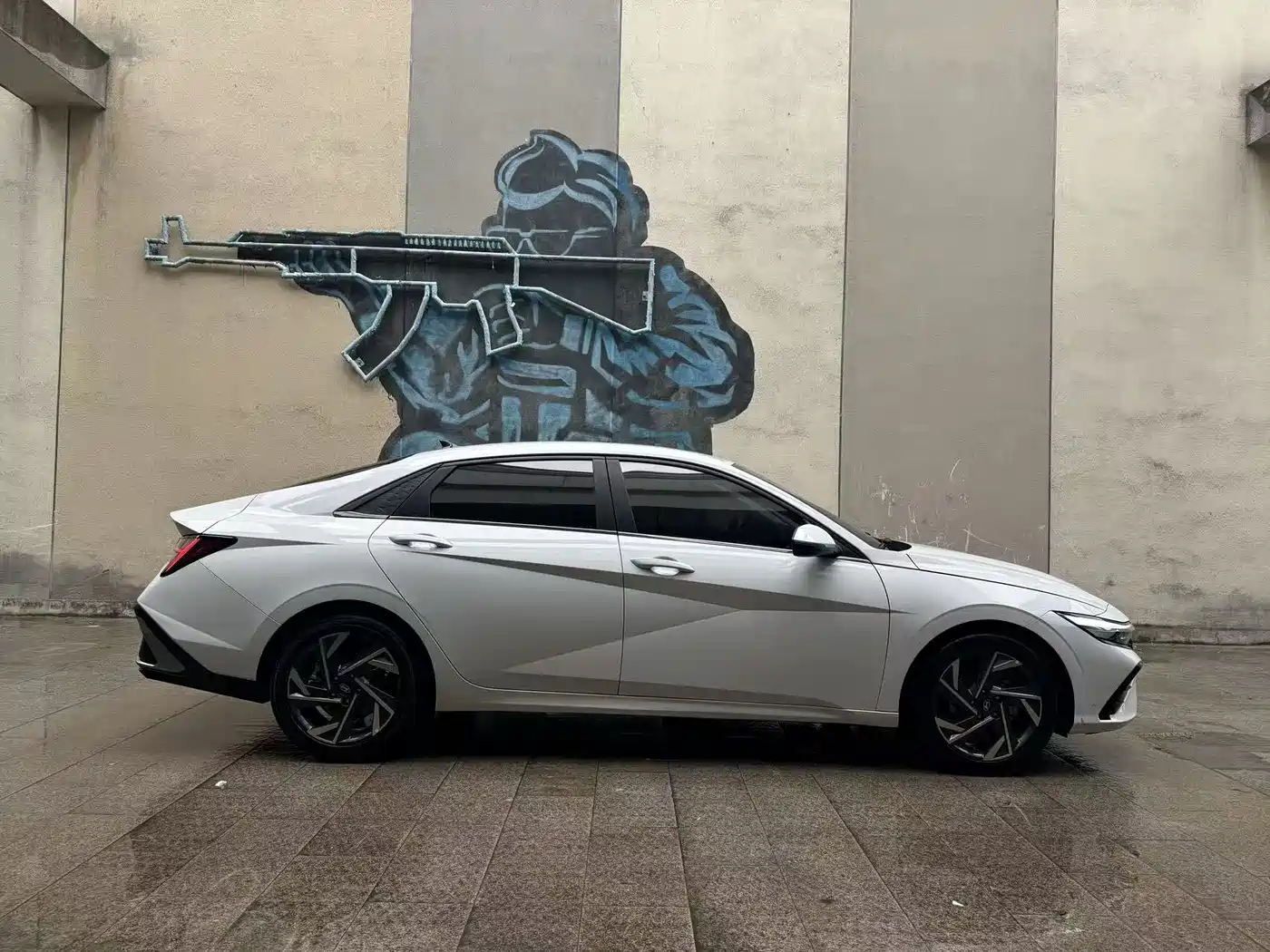 Hyundai Elantra 2023 Model 1.5L CVT LUX Premium Edition фото 2