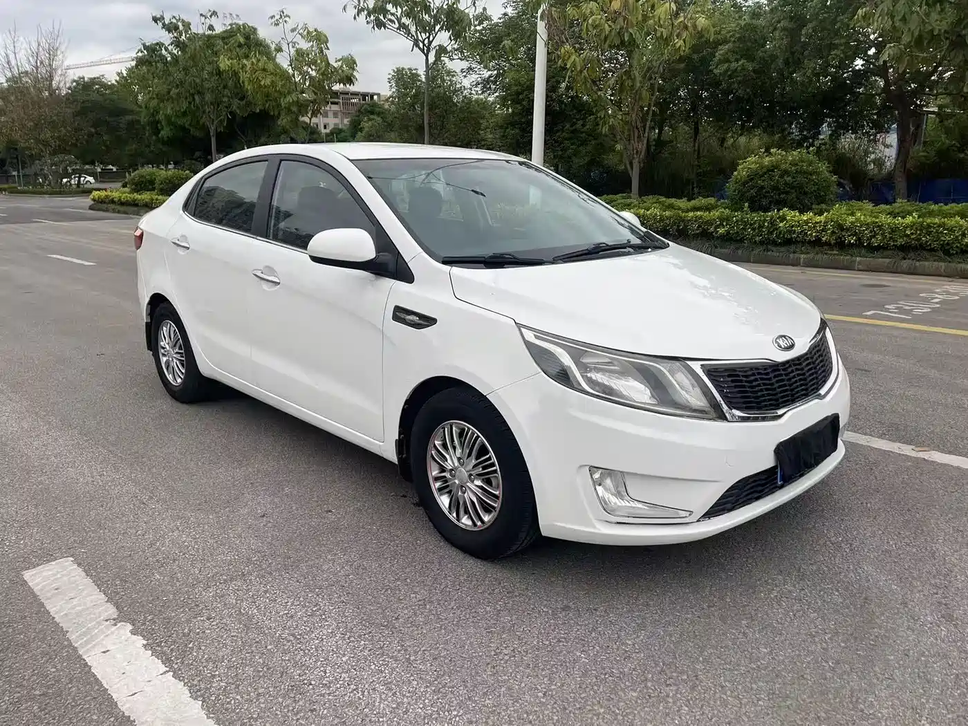 Kia K2 2012 Sedan 1.4L MT GL Commemorative Edition фото 3