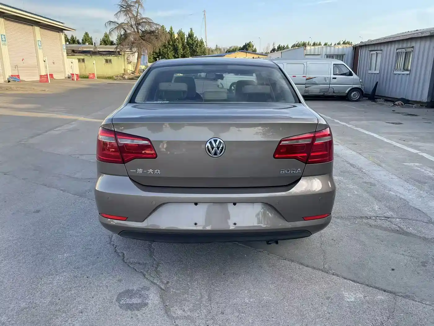 Volkswagen Bora 2013 1.6L Automatic Luxury Model фото 5