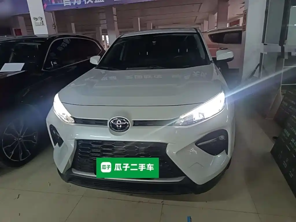 Toyota Wildlander 2023 2.0L CVT FWD Urban фото 3