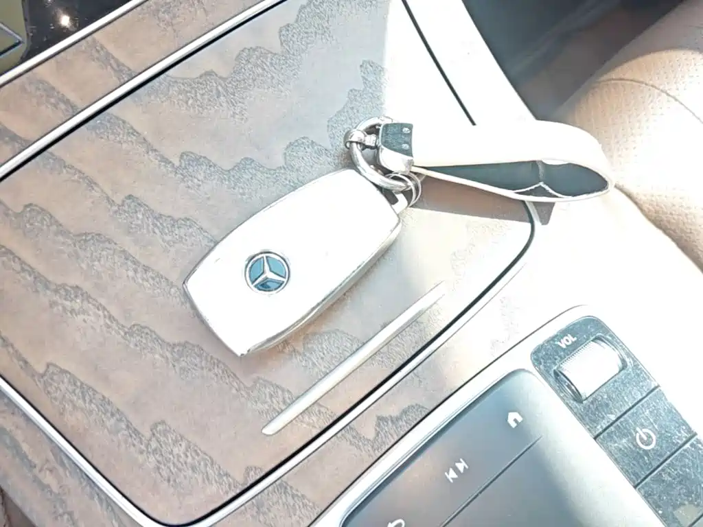 Photo 9 - Mercedes-Benz E-Class