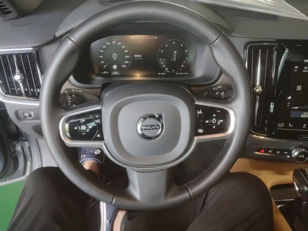 Фото 11 - Volvo V90