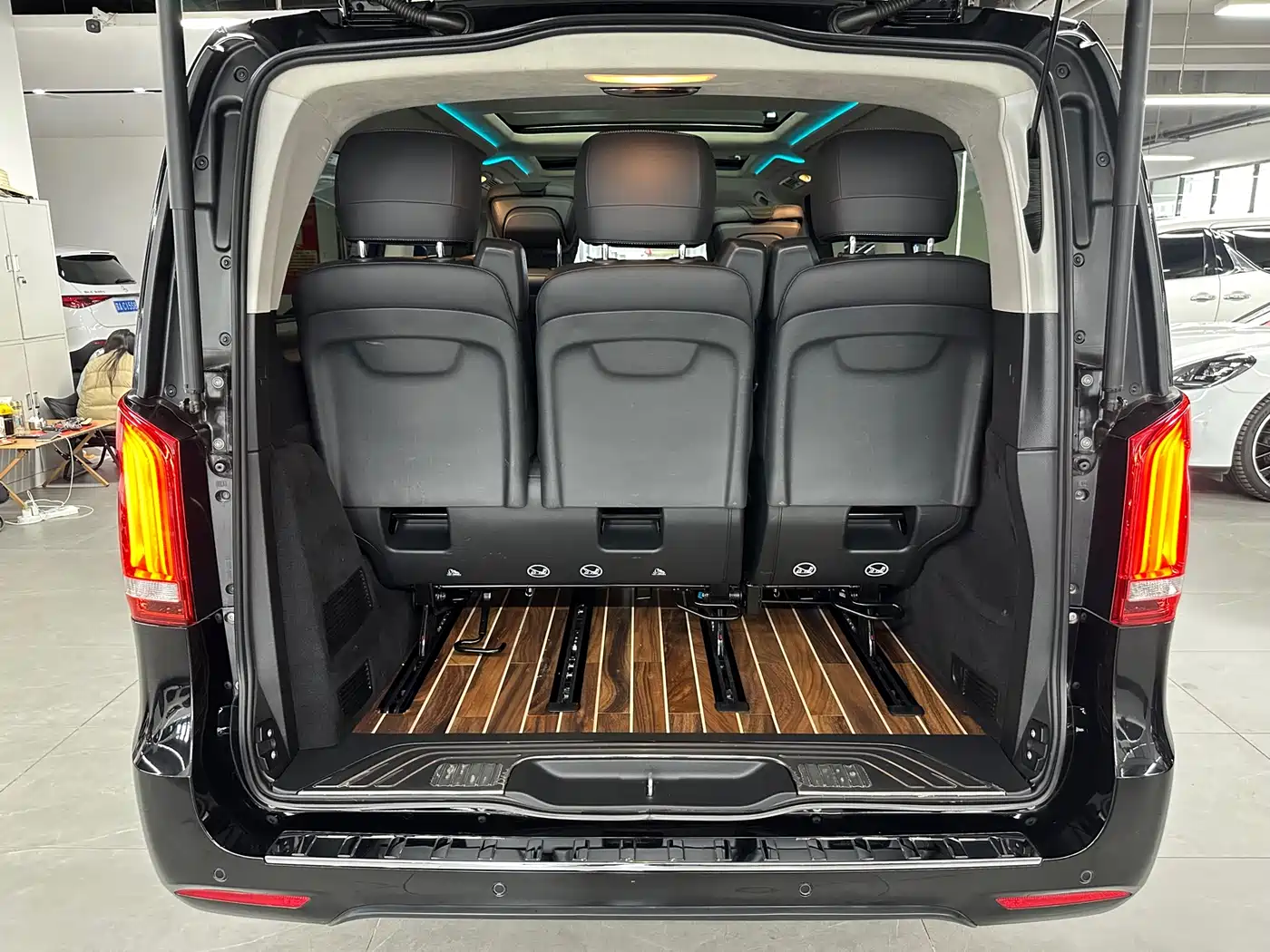 Mercedes-Benz V-Class 2022 V 260 L Long Wheelbase Luxury Edition фото 30