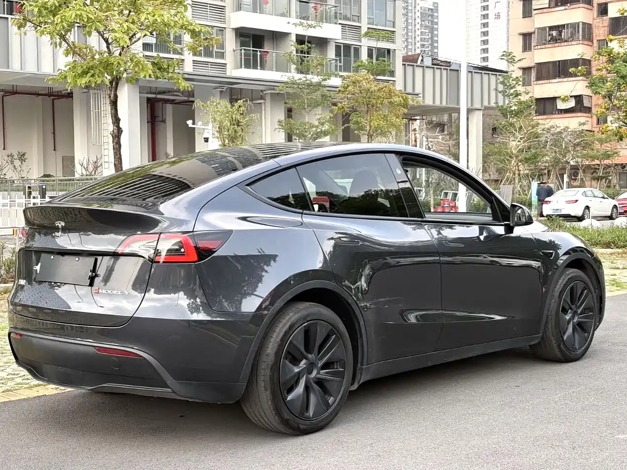 TESLA MODEL Y