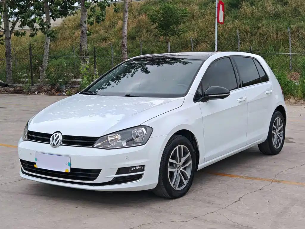Фото 2 - Volkswagen Golf