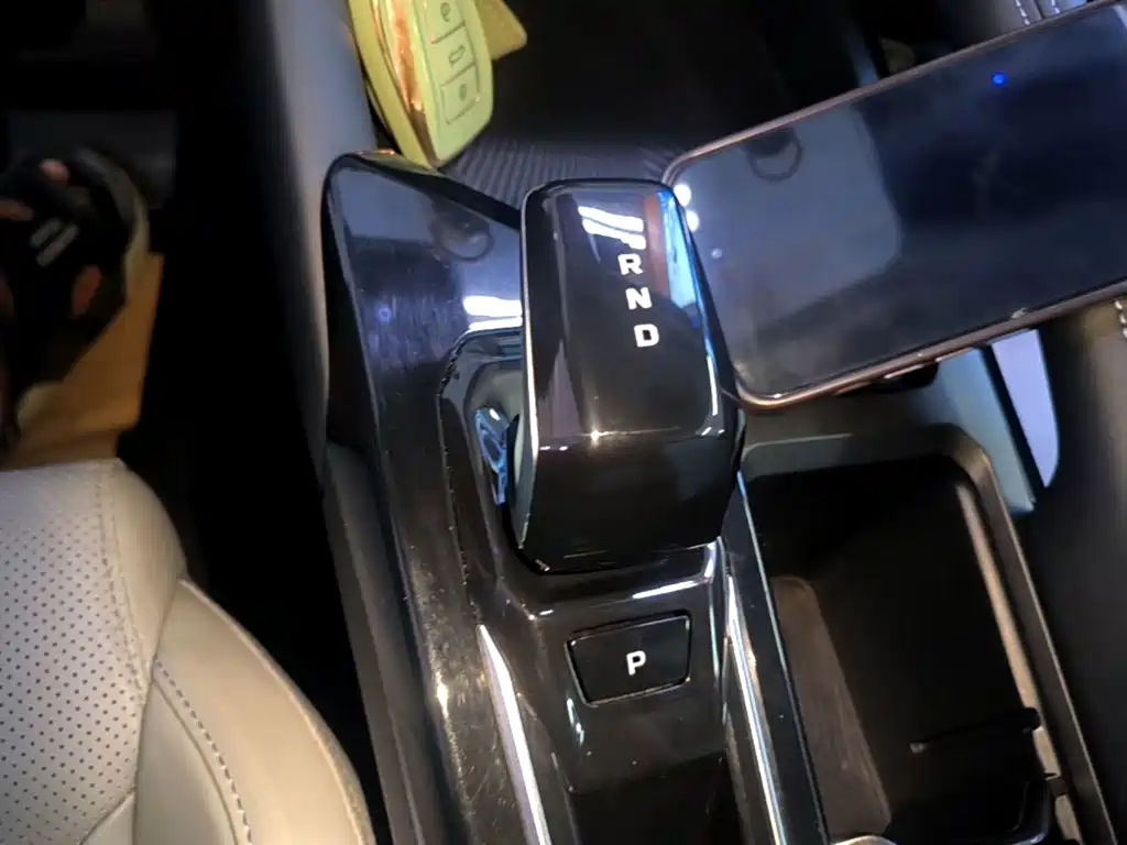 Фото 6 - Geely Coolray