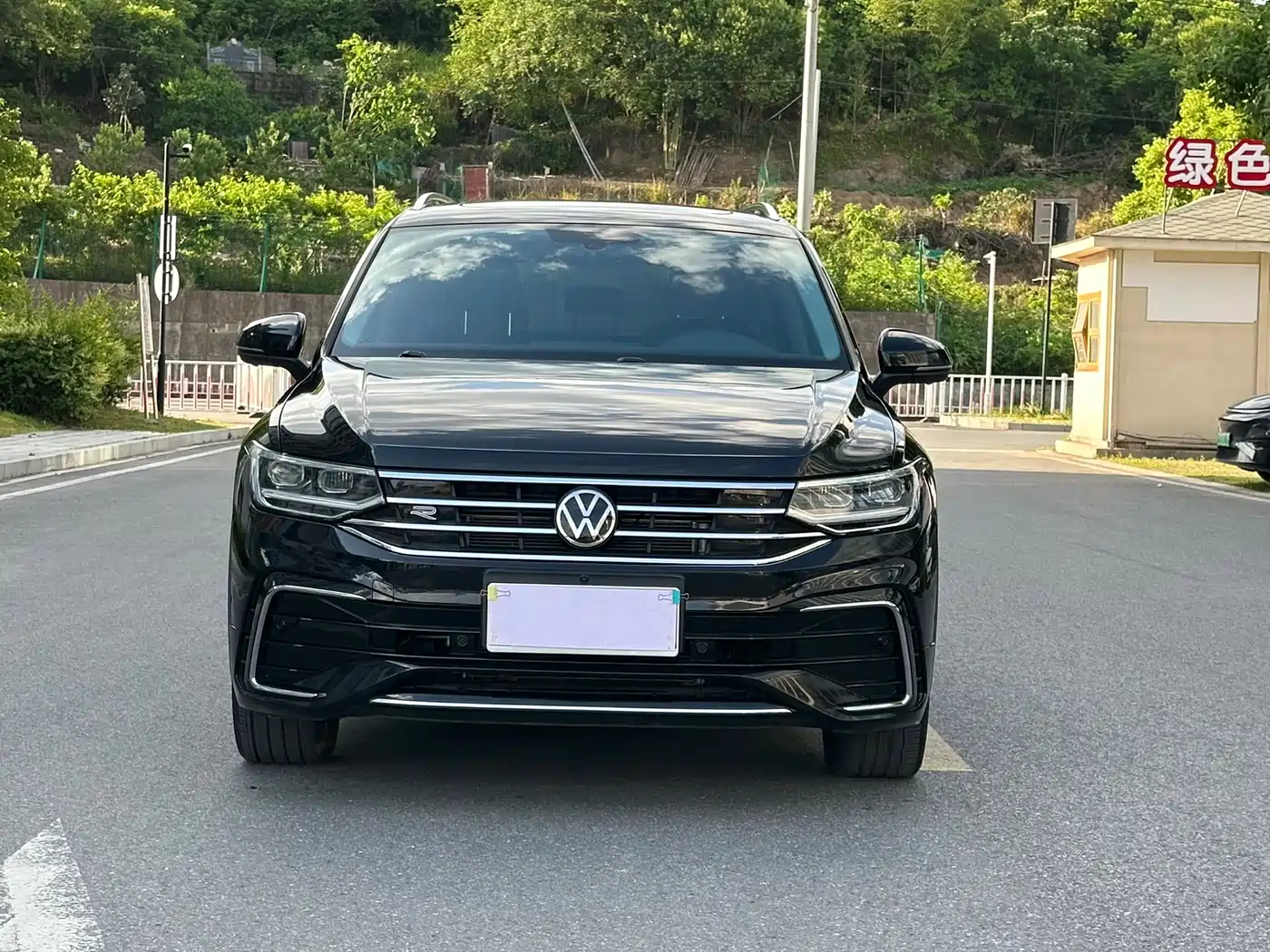 Volkswagen Tiguan L 2024 330TSI Automatic 2WD R-Line Premium Enjoyment Edition фото 2
