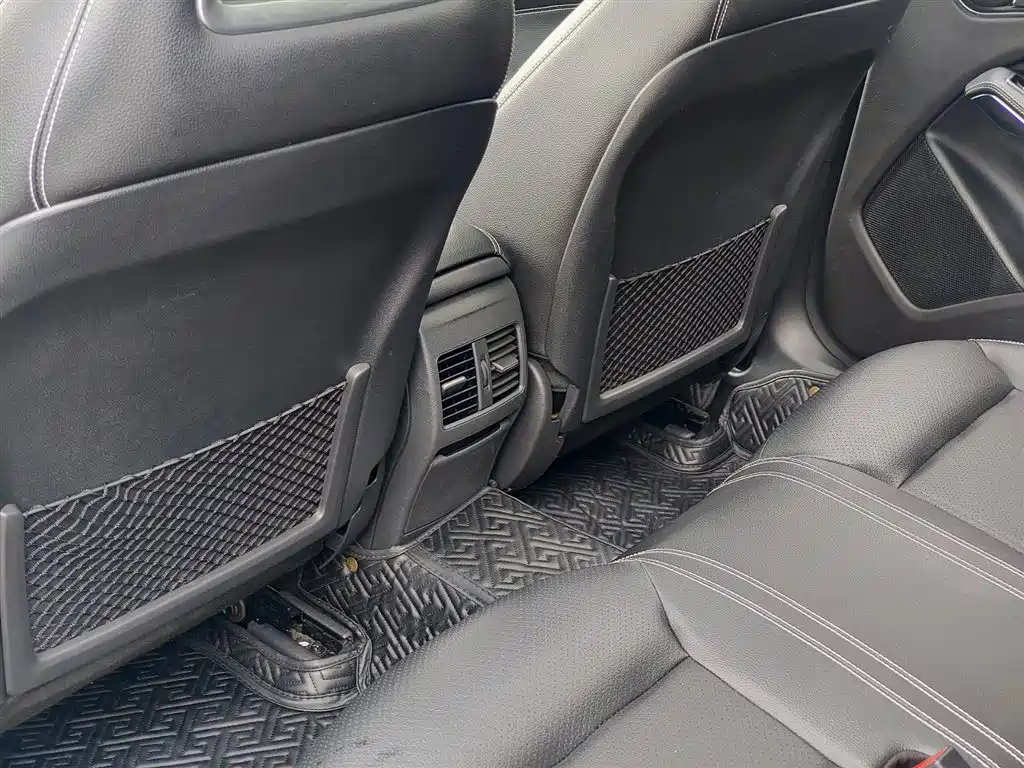 Mercedes-Benz GLA 2018 GLA 200 Dynamic фото 9