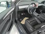 Photo 12 - Tesla Model Y