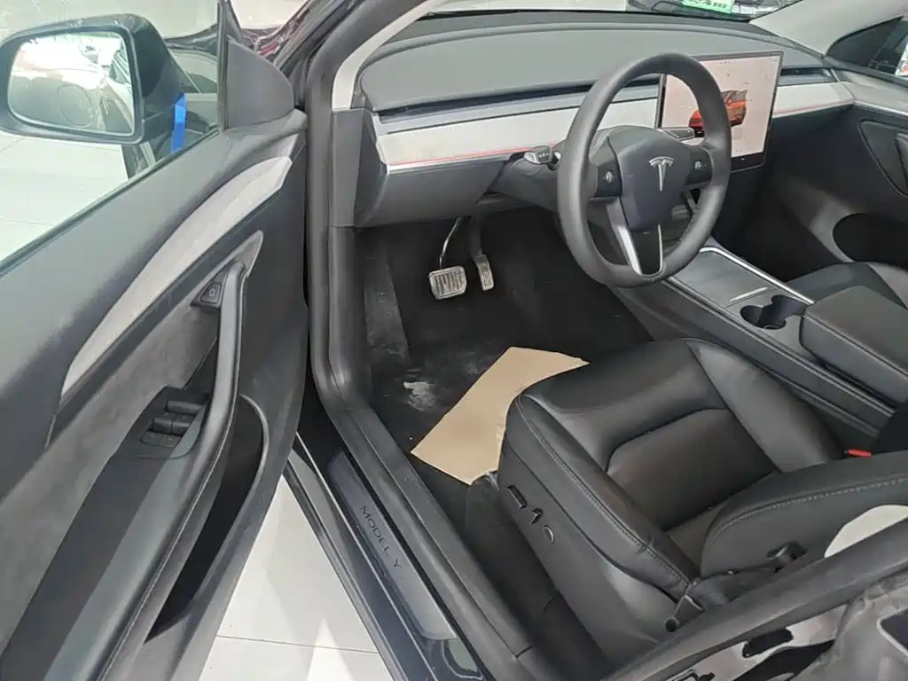 Photo 12 - Tesla Model Y