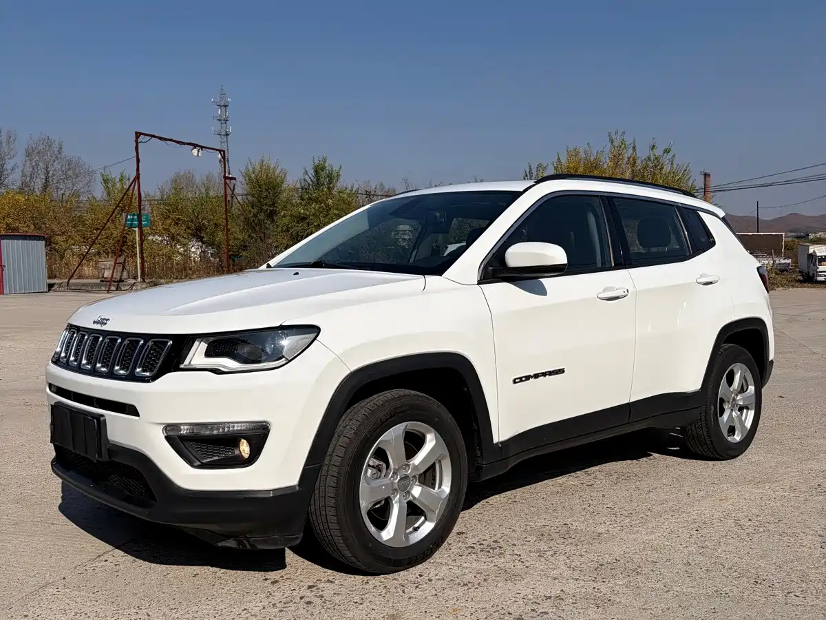 Фото 1 - Jeep Compass