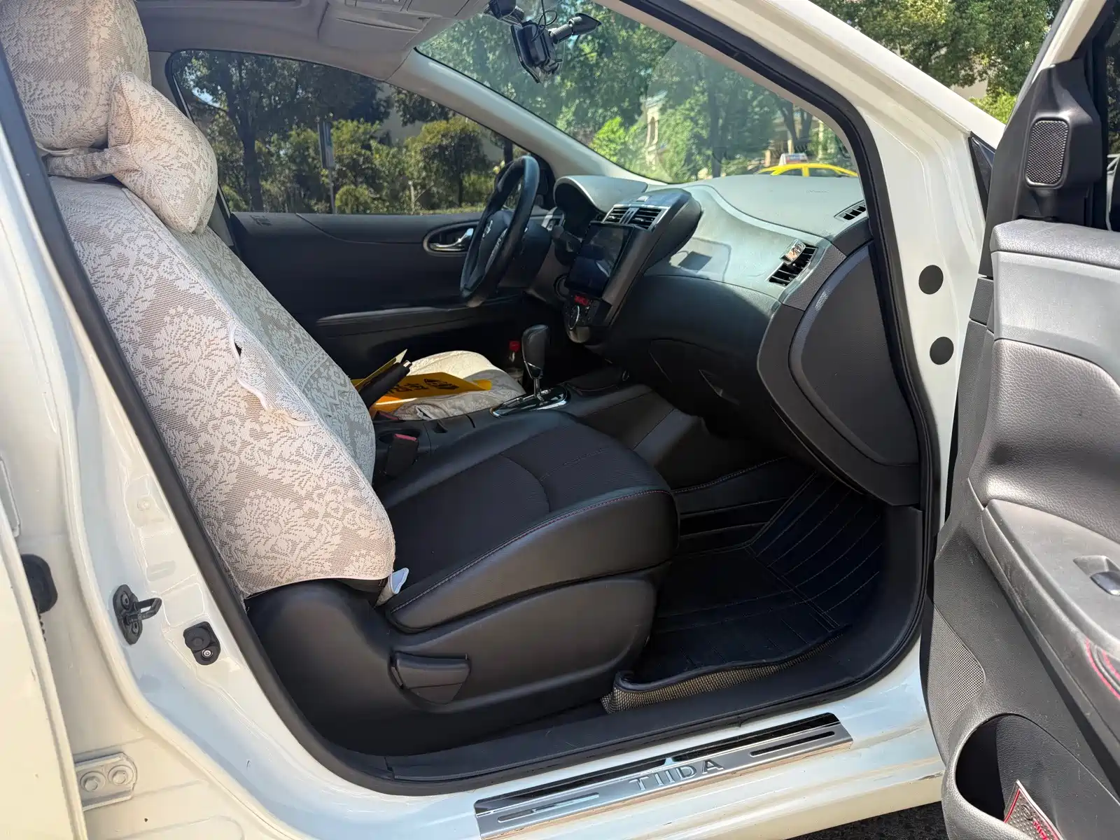 Photo 4 - Nissan Tiida