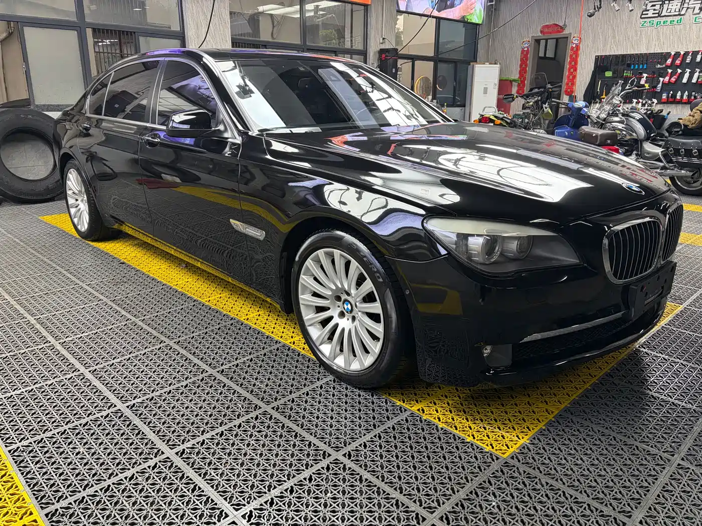 BMW 7 Series 2010 760Li фото 6