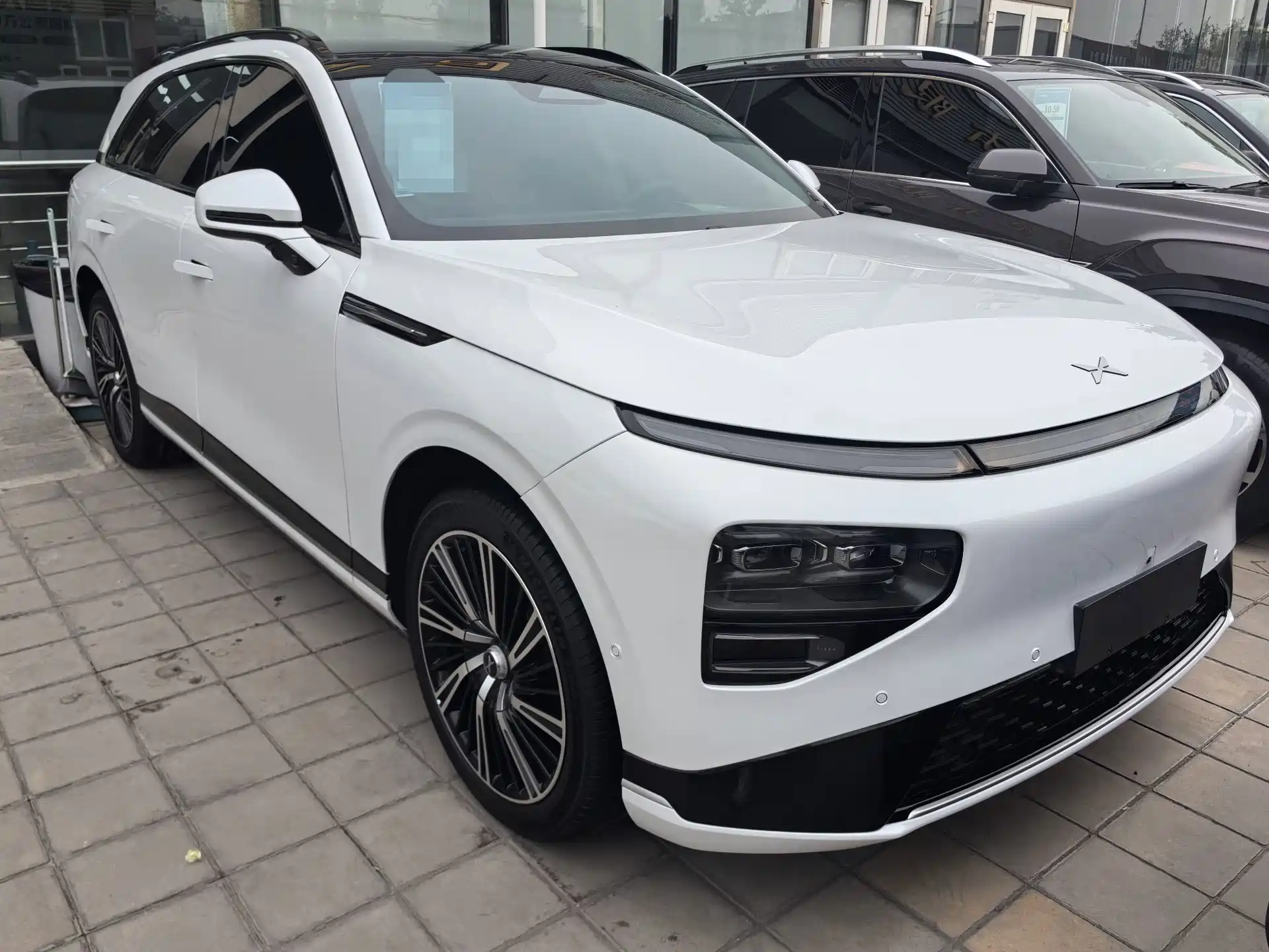 Фото 2 - XPeng G9