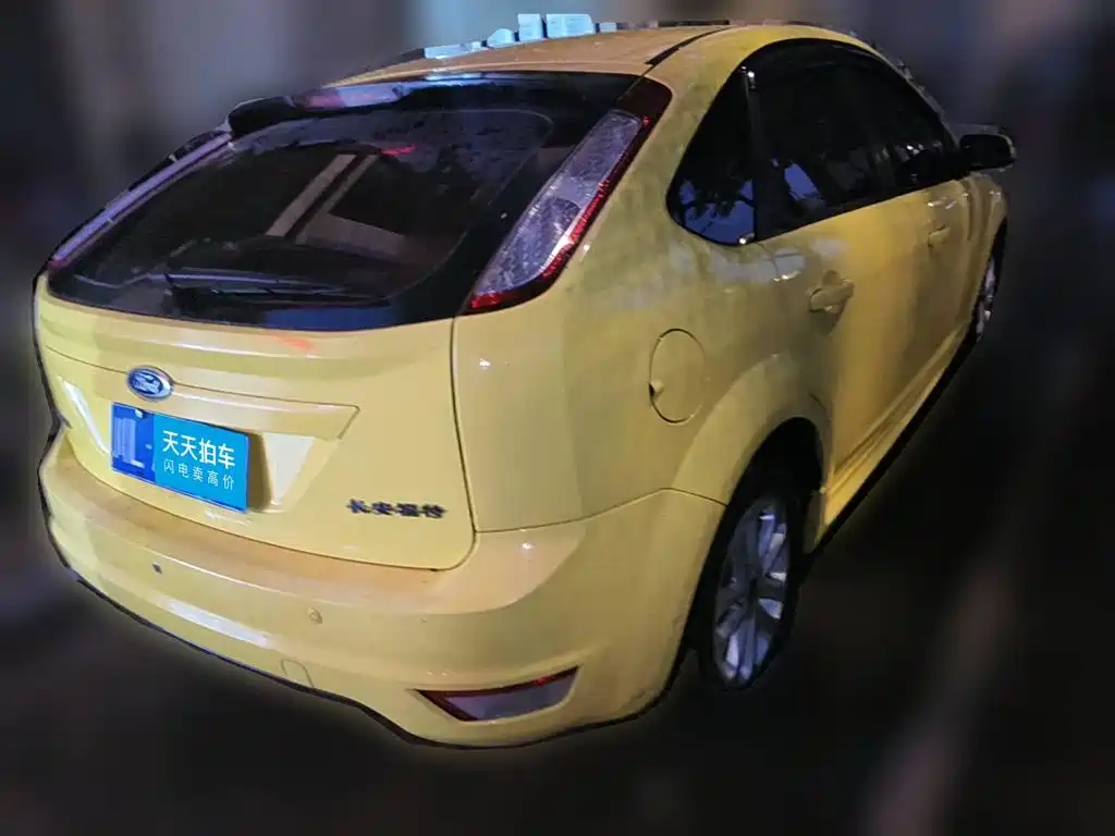 Фото 2 - Ford Focus