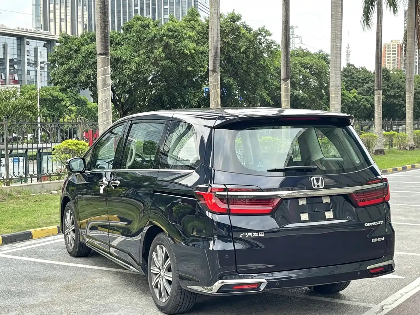 Honda Odyssey 2026 2.0L e:HEV Sharp Delight Edition фото 15