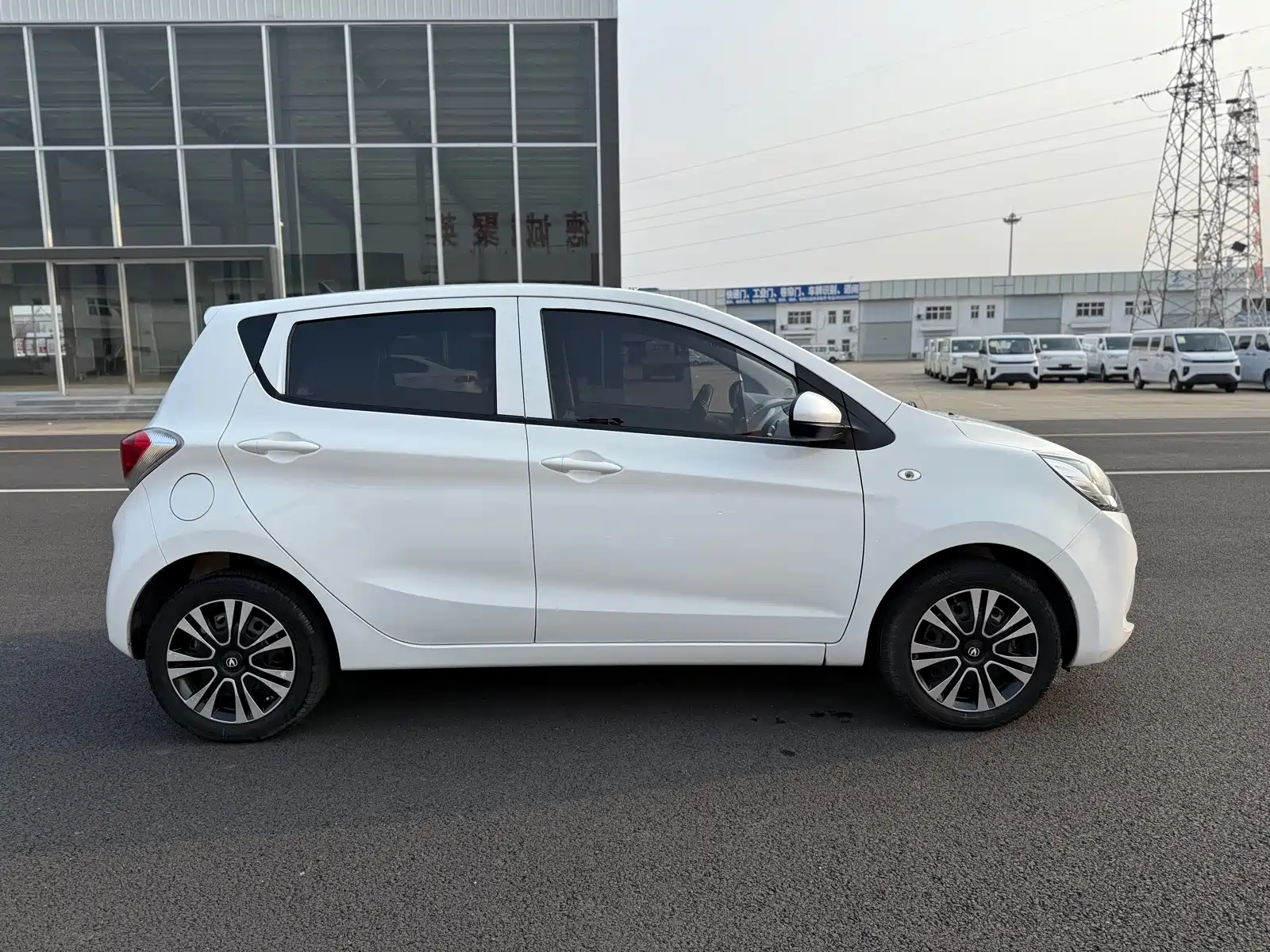 Photo 4 - Changan Benben E-Star