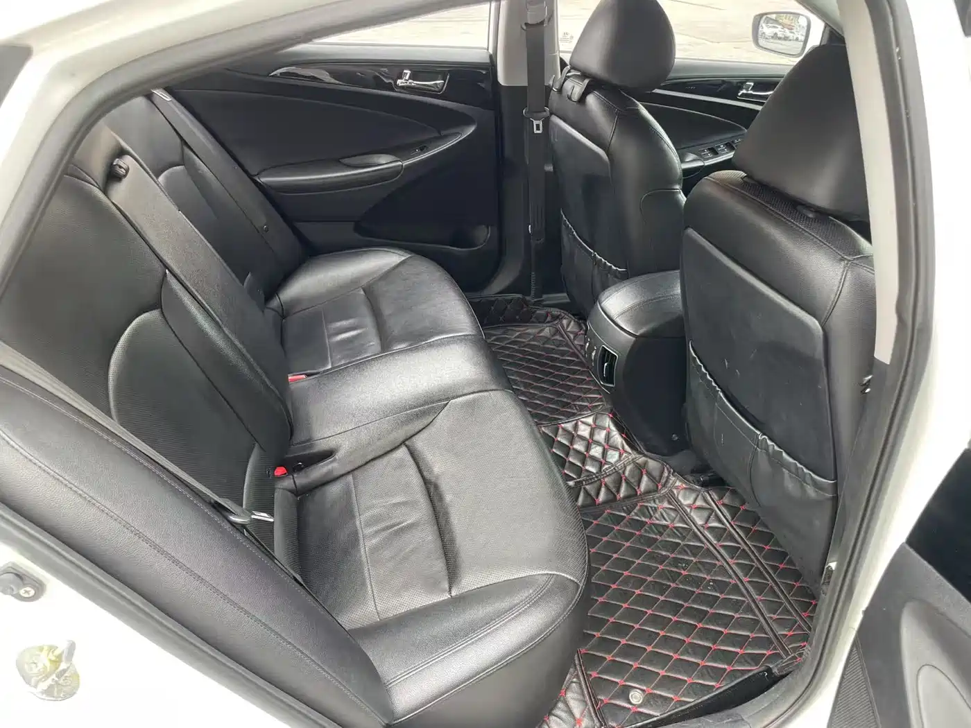 Hyundai Sonata 2014 2.0L Automatic Luxury фото 19