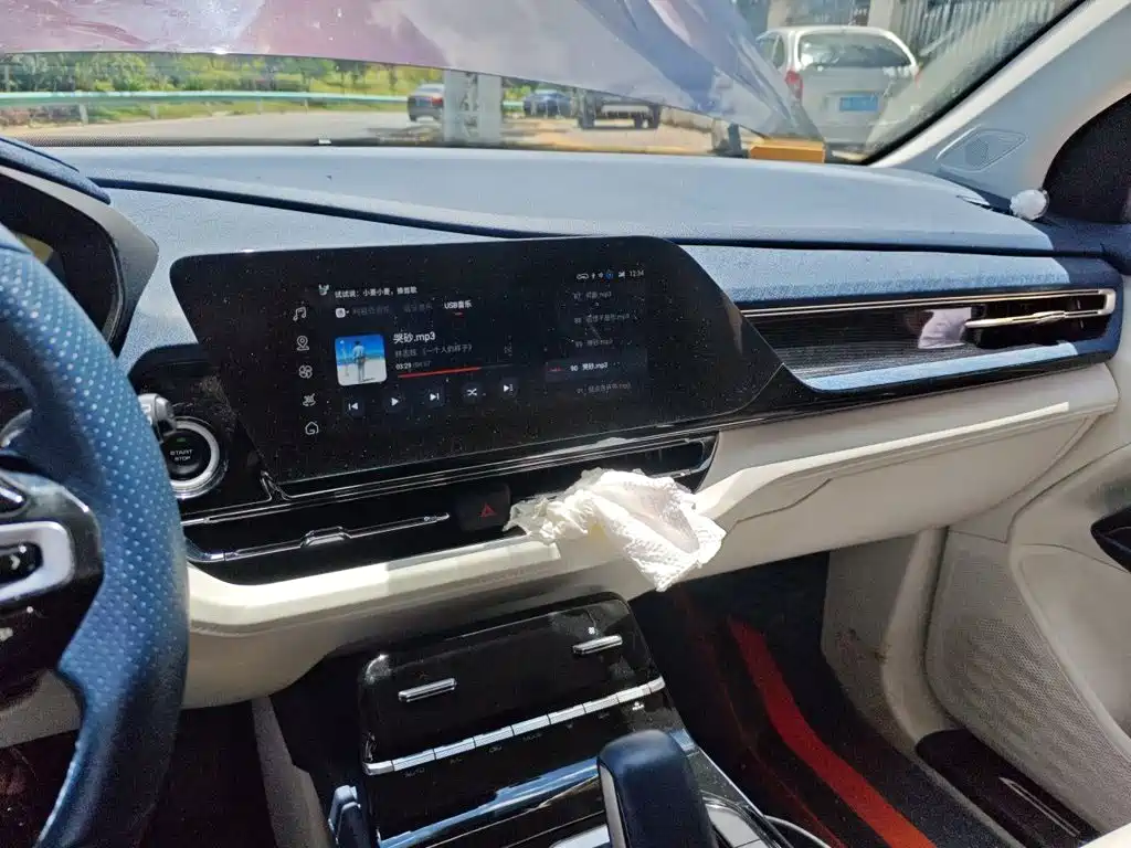 Wuling Motors Wuling Victory 2022 2023 2.0L DHT Luxury Edition
