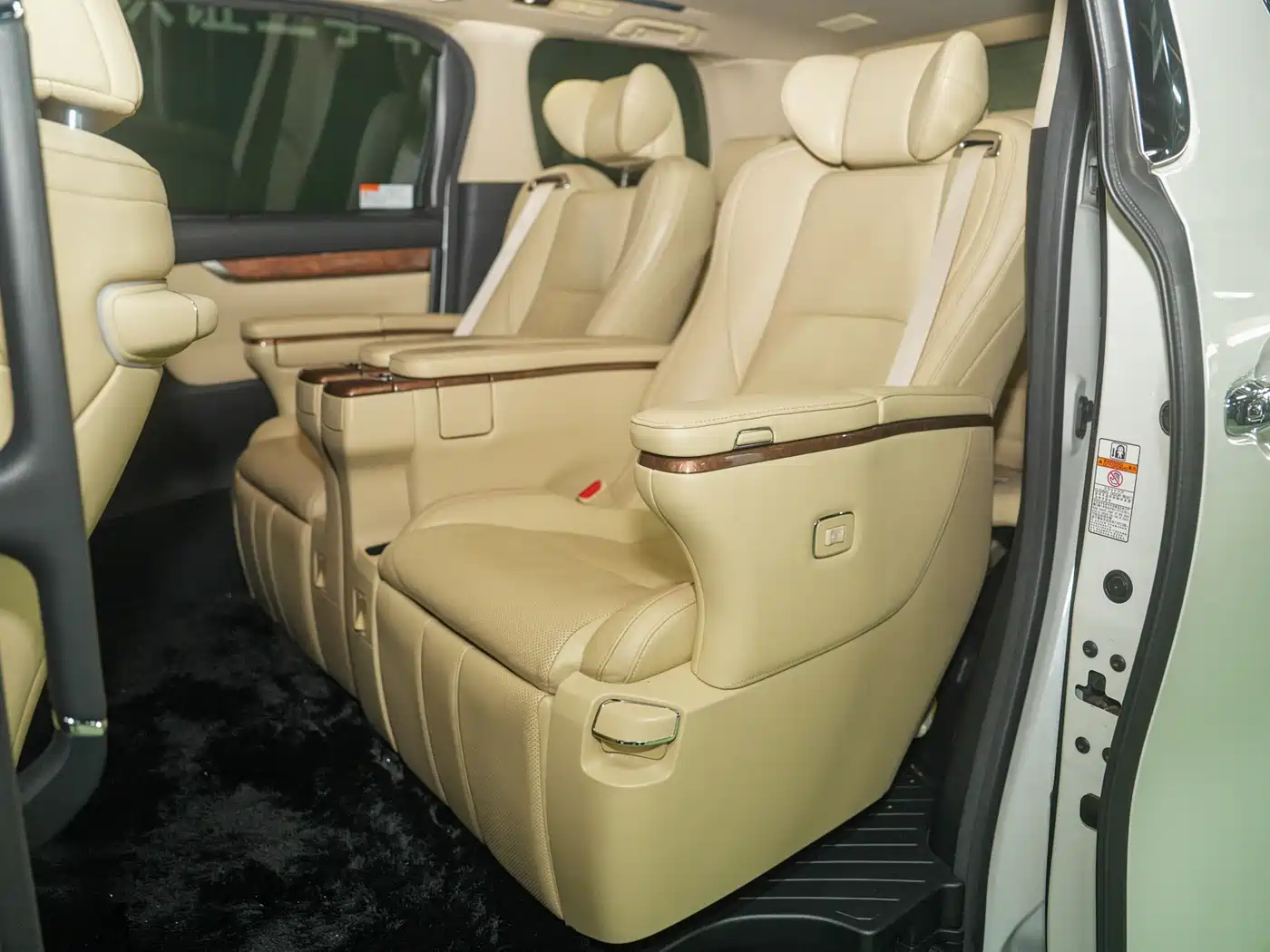 Toyota Alphard 2018 3.5L Premium фото 27