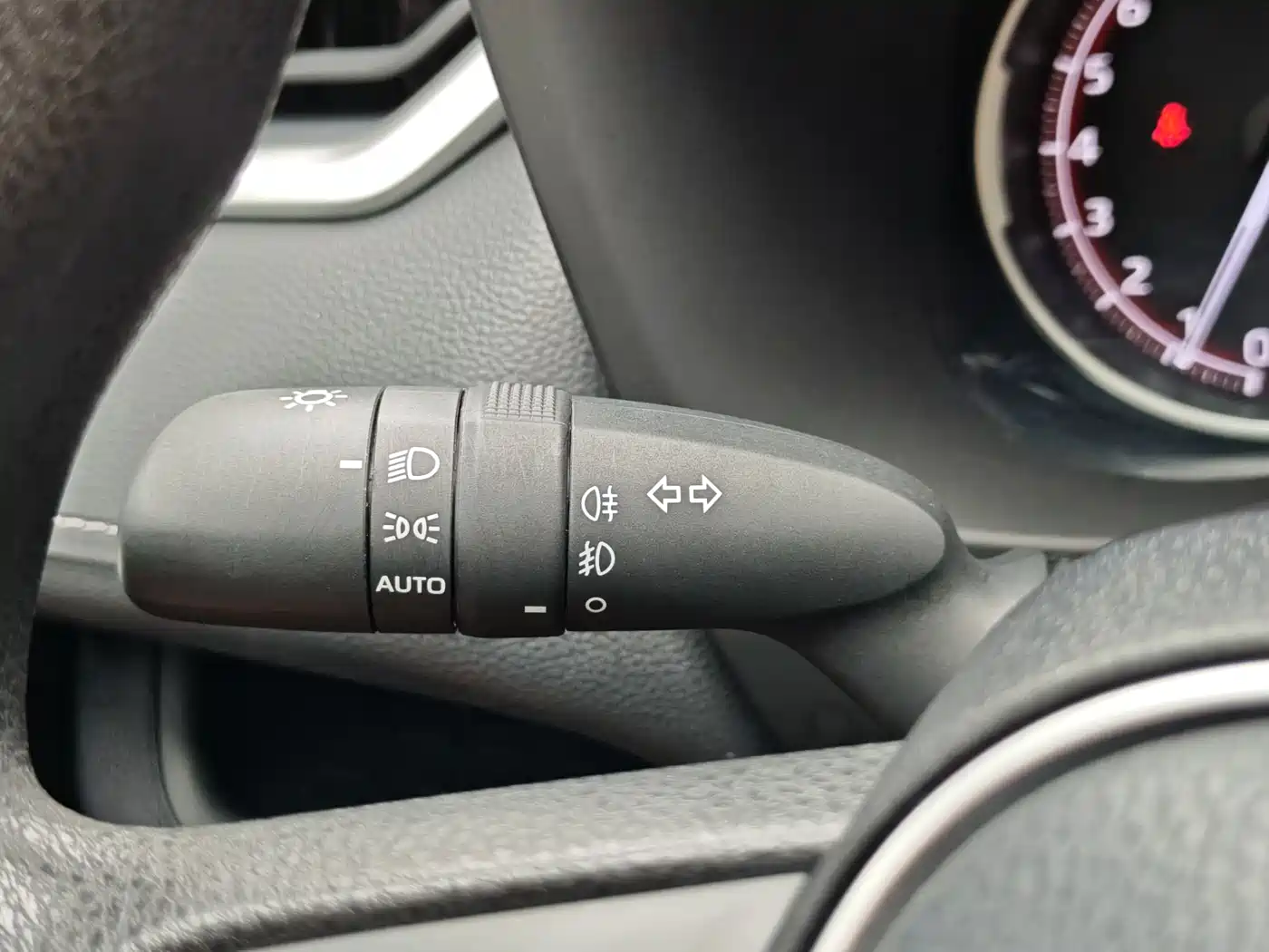 Toyota RAV4 Rongfang 2022 2.0L CVT 2WD Trend Edition фото 18