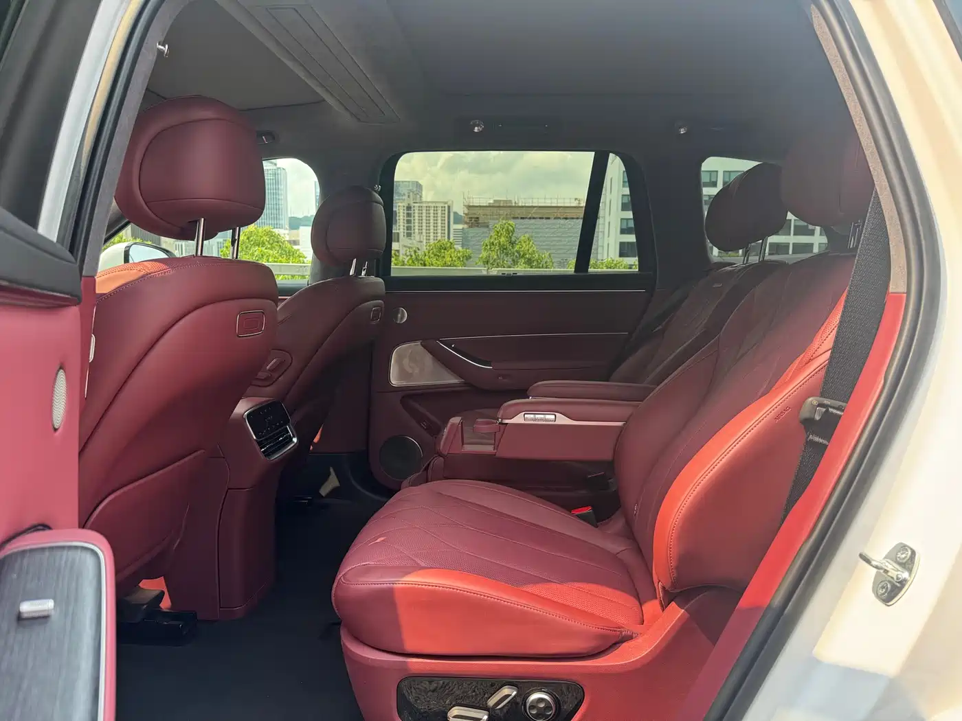 AITO Wenjie AITO M8 2025 Extended Range Ultra 53.4kWh 6-Seater фото 8