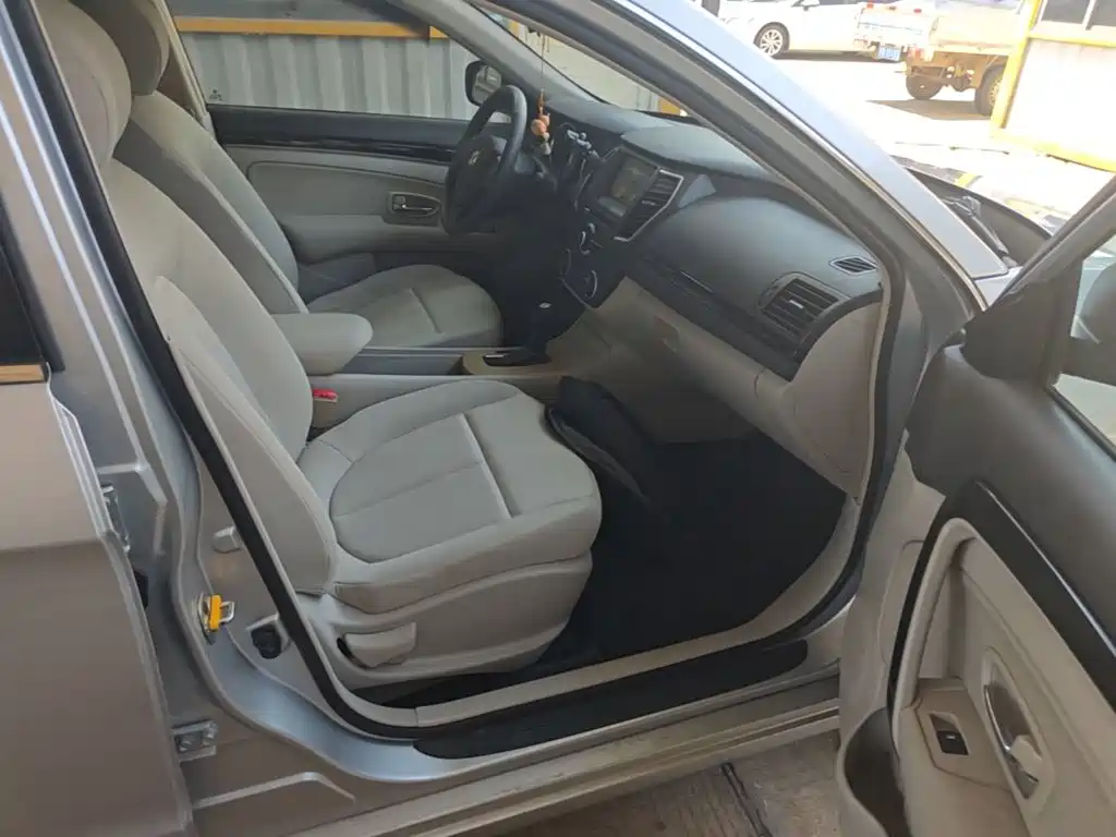 Dongfeng Aeolus Dongfeng Fengshen A60 2016 2016 1.6L Automatic Luxury