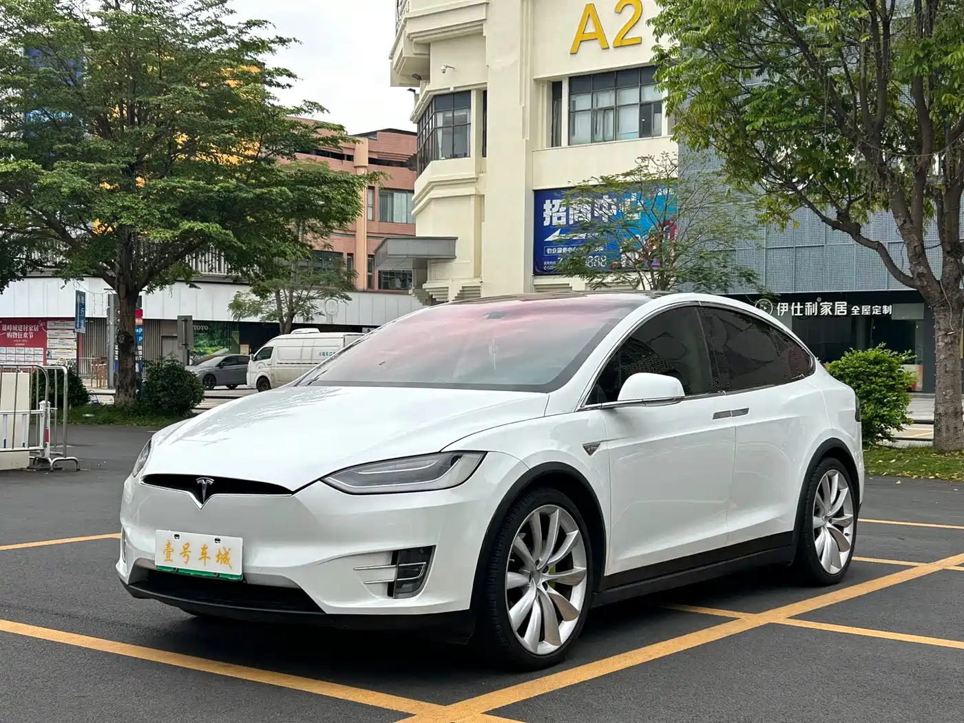 TESLA MODEL X