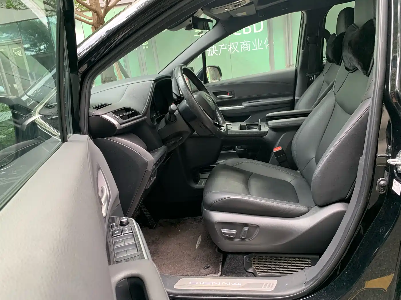 Toyota Sienna 2023 2.5L Hybrid Premium Edition фото 11