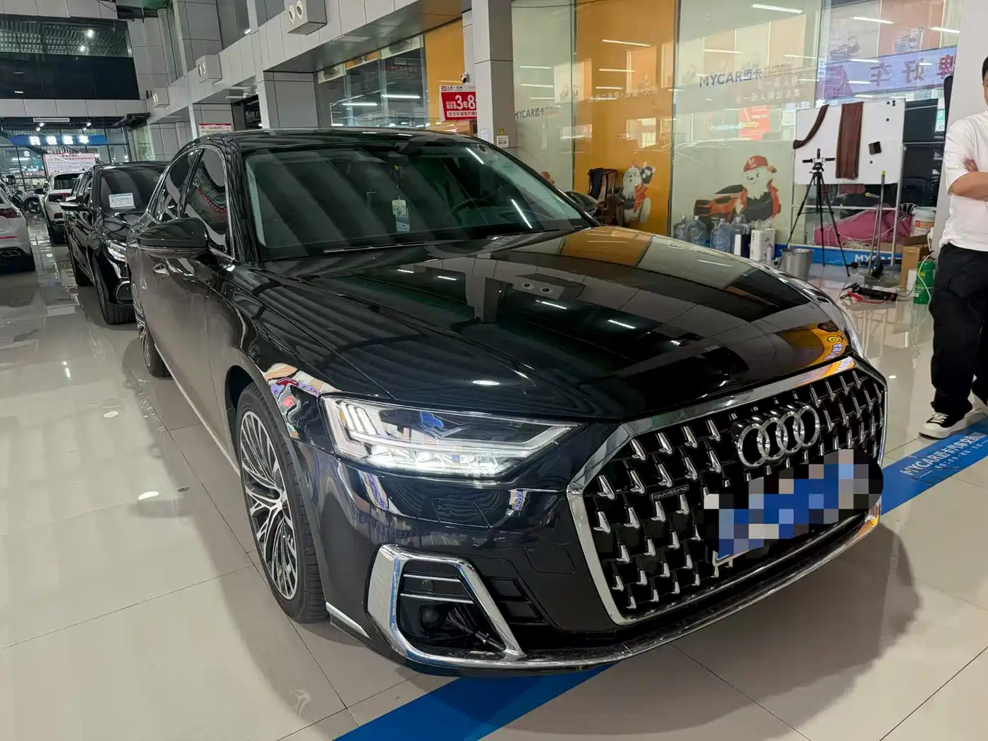 Photo 2 - Audi A8